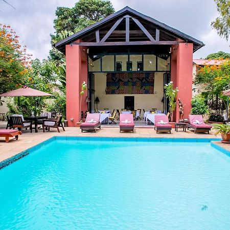 Hibiscus House Gambia Hotel Brufut Bagian luar foto