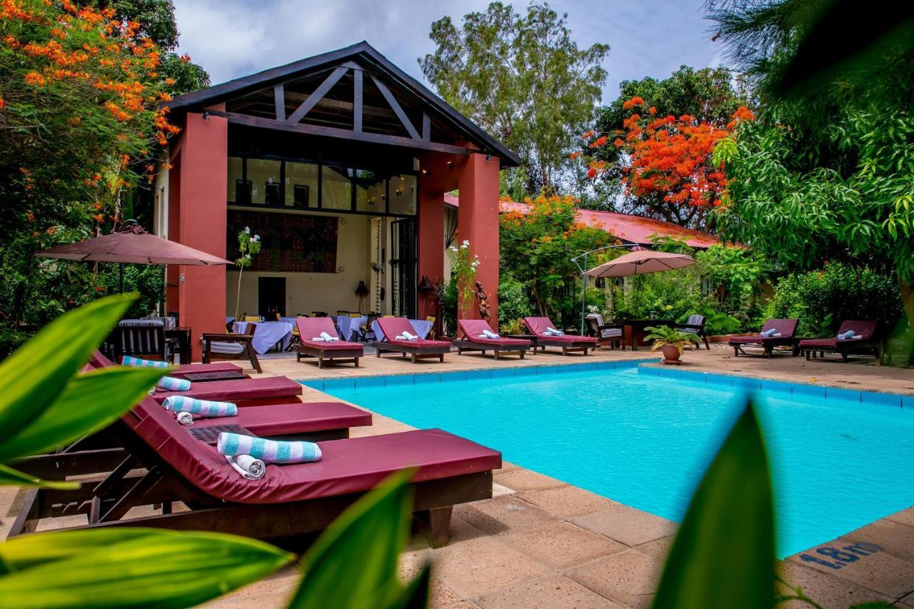 Hibiscus House Gambia Hotel Brufut Bagian luar foto