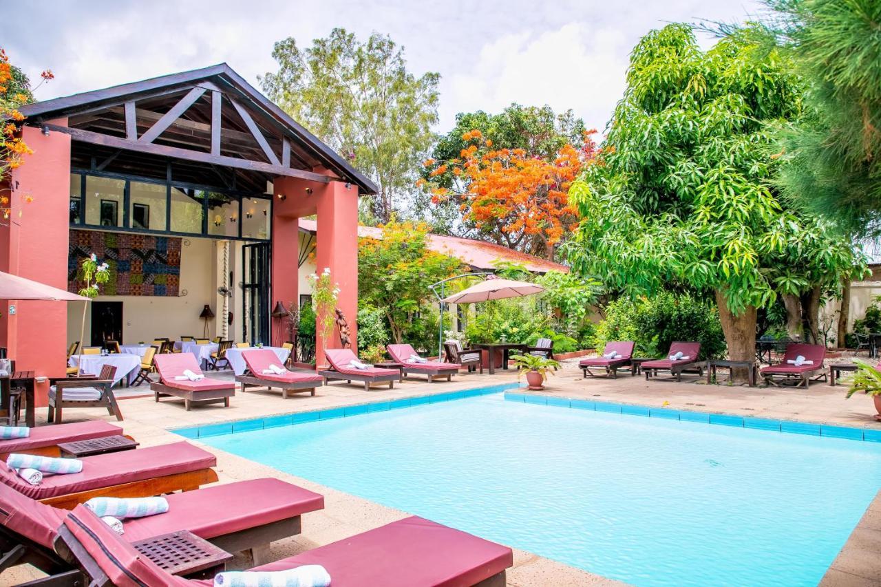 Hibiscus House Gambia Hotel Brufut Bagian luar foto