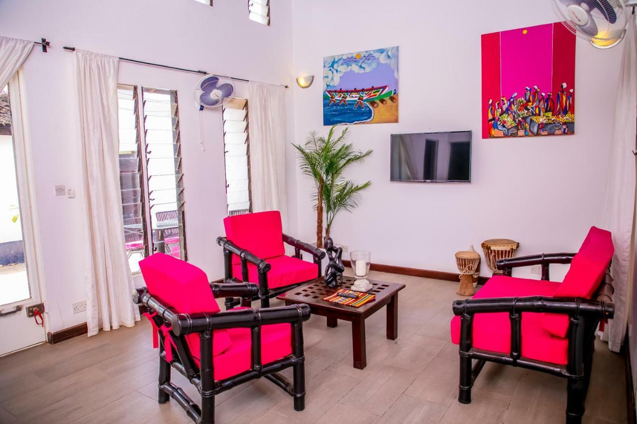 Hibiscus House Gambia Hotel Brufut Bagian luar foto