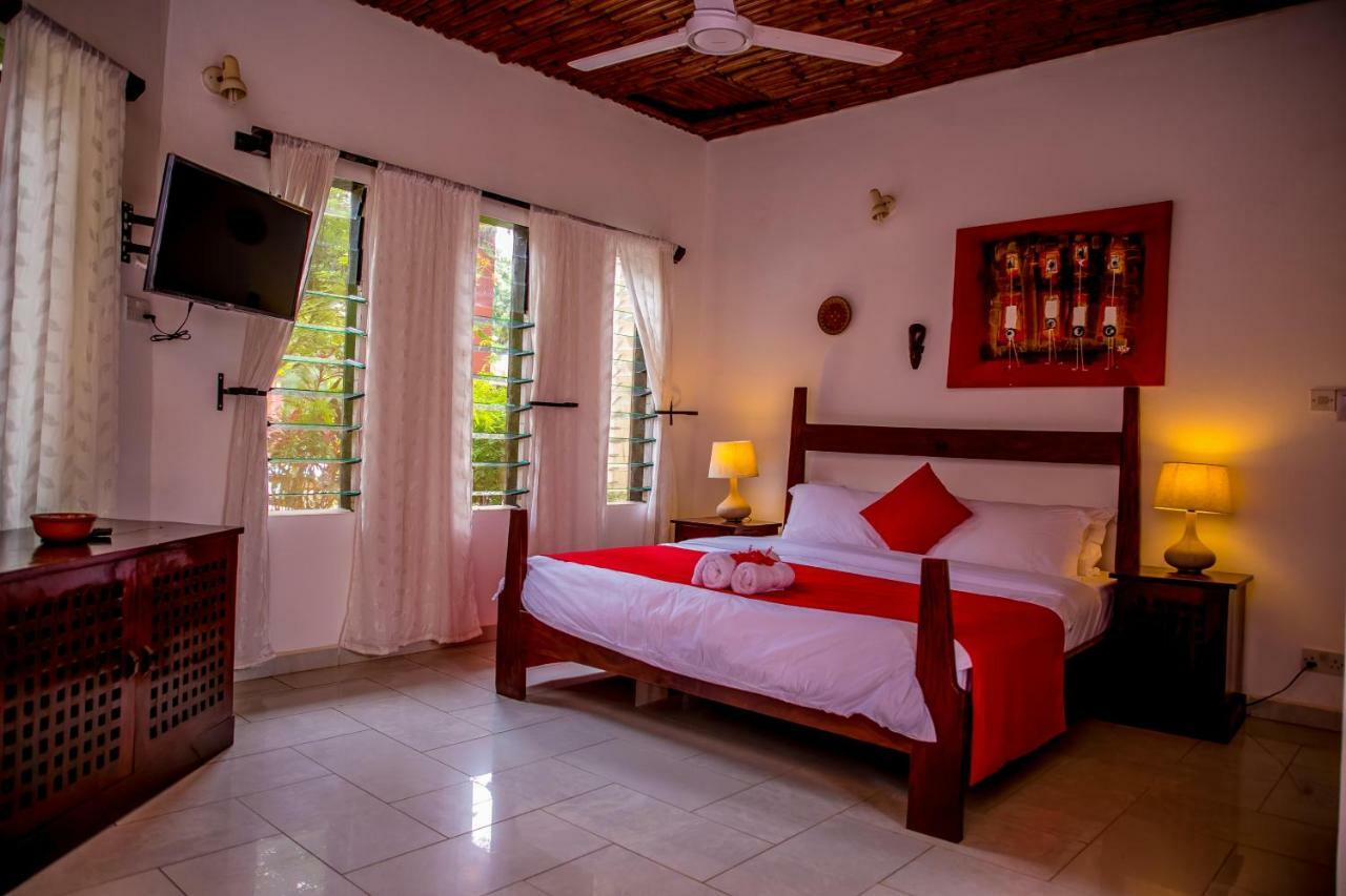 Hibiscus House Gambia Hotel Brufut Bagian luar foto